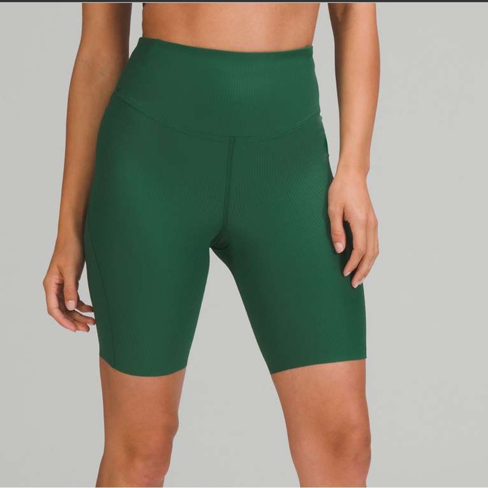 Lululemon base piece HR shorts 8”